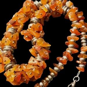 Elegant Carnelian Chip Beaded Chocker Style Necklace Silver Tone Spacer Beads